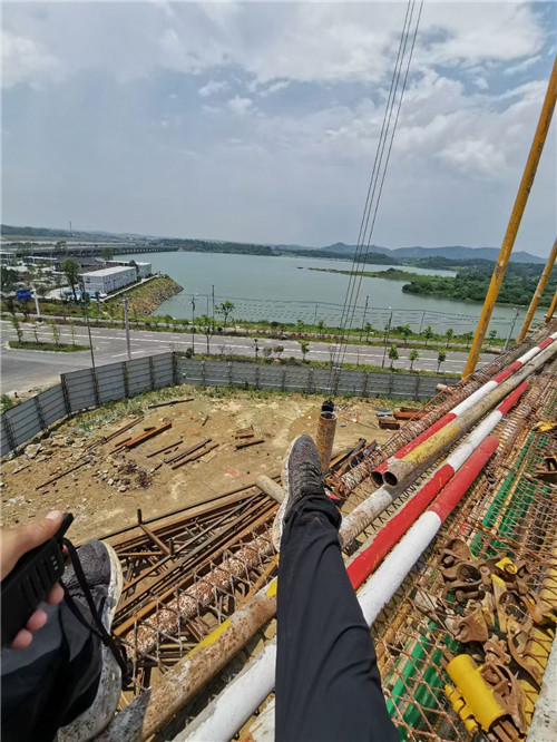 安徽作业中发生设备损坏或人员意外，责任怎么划分？