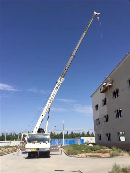 安徽“轻装强干”—— 吊车的 “轻量化臂架” 技术